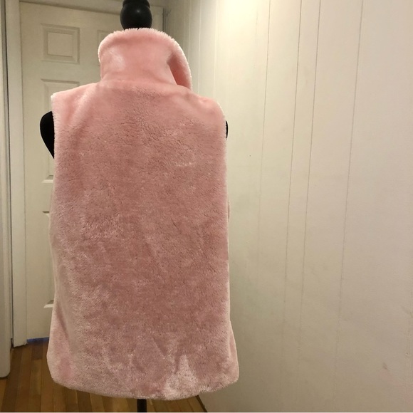 NWOT Pink Faux Fur Vest Peanuts - Picture 3 of 6